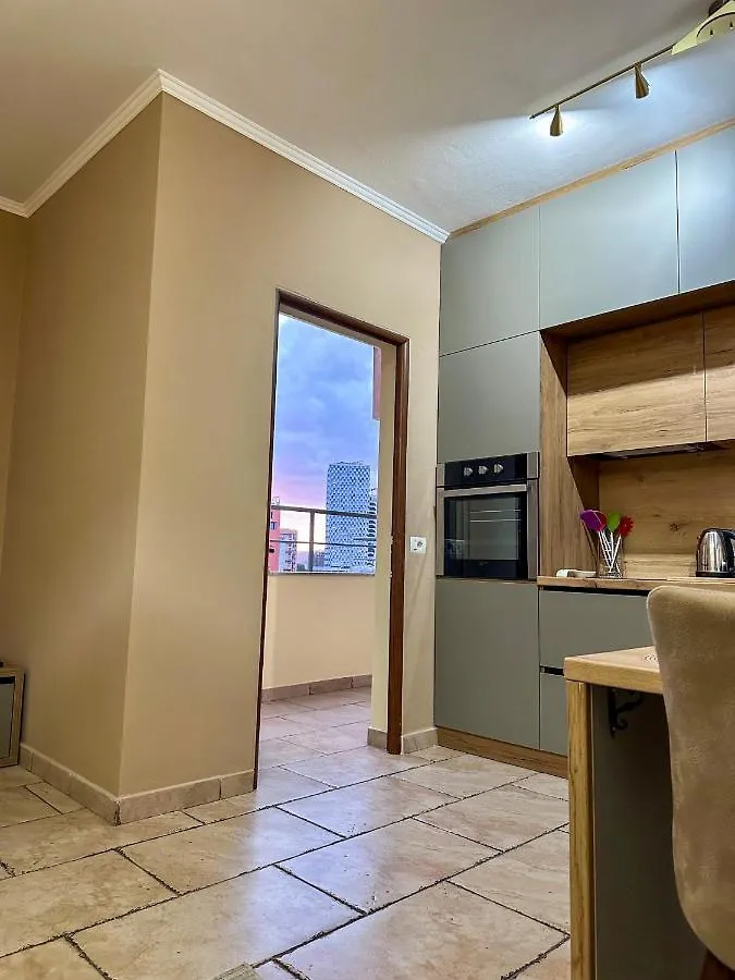 Amos City Center Apartment 티라나