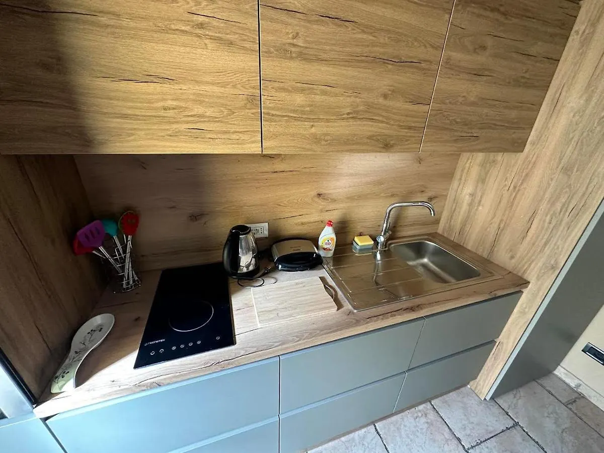 Amos City Center Apartment 티라나 알바니아